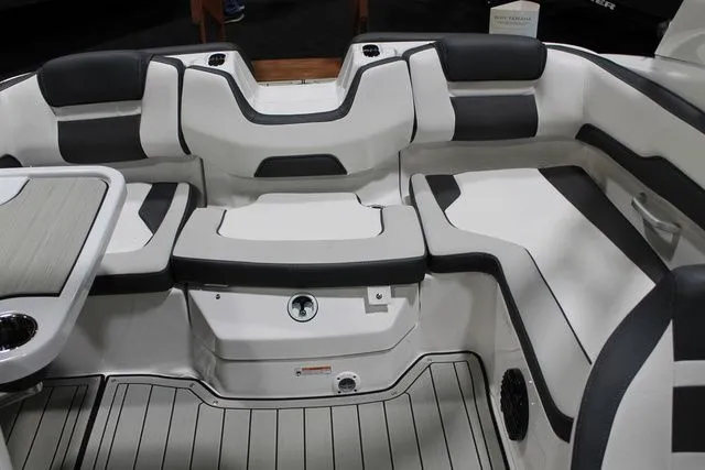 Slide: The Image of Yamaha 195S 2025 - 29