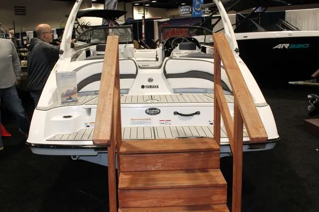 Slide: The Image of Yamaha 195S 2025 - 35