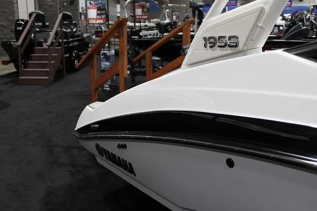 Slide: The Image of Yamaha 195S 2025 - 38