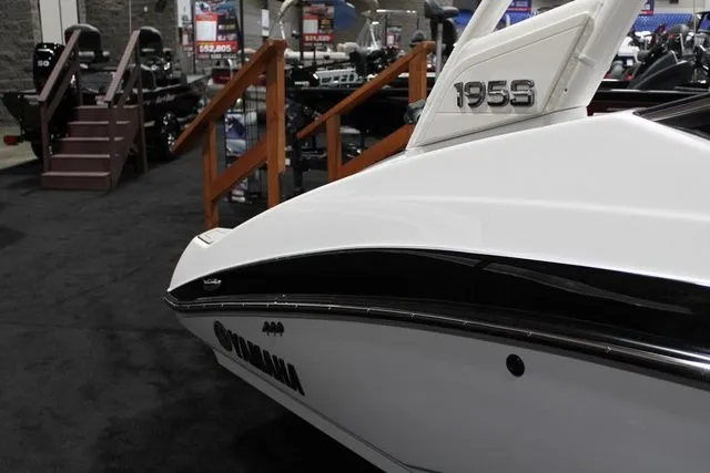 Slide: The Image of Yamaha 195S 2025 - 4