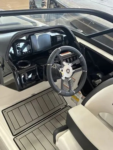 Slide: The Image of Yamaha 195S 2025 - 41