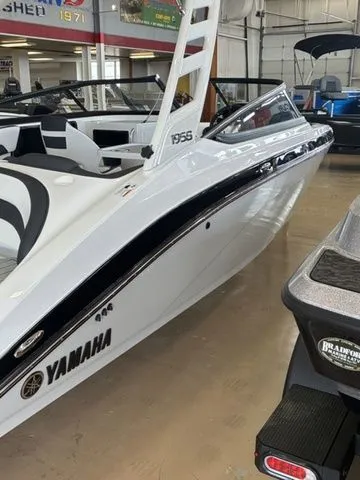 Slide: The Image of Yamaha 195S 2025 - 44