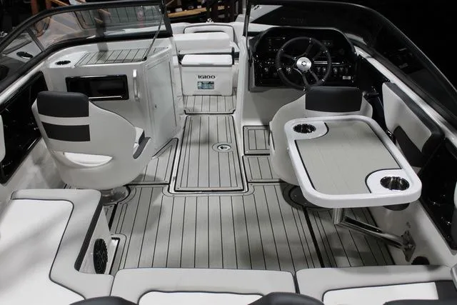 Slide: The Image of Yamaha 195S 2025 - 6