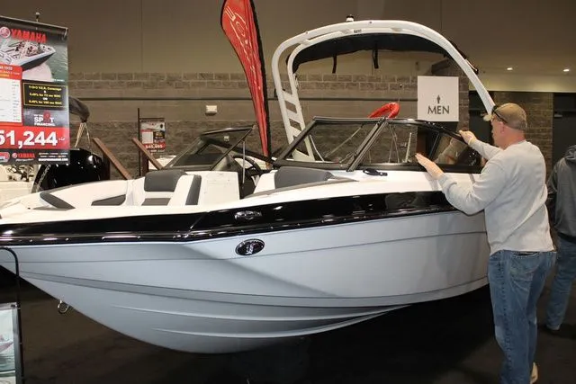 Slide: The Image of Yamaha 195S 2025 - 7