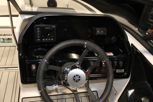 Slide: The Image of Yamaha 195S 2025 - 8