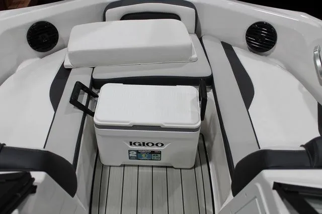 Slide: The Image of Yamaha 195S 2025 - 9