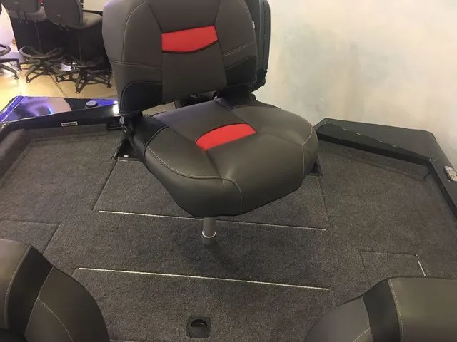 Slide: The Image of Tracker Pro Team 175 TXW 2026 - 13