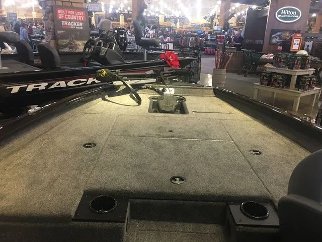 Slide: The Image of Tracker Pro Team 175 TXW 2026 - 5