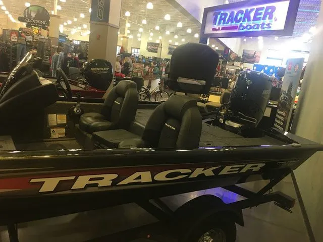 Slide: The Image of Tracker Pro Team 175 TXW 2026 - 8