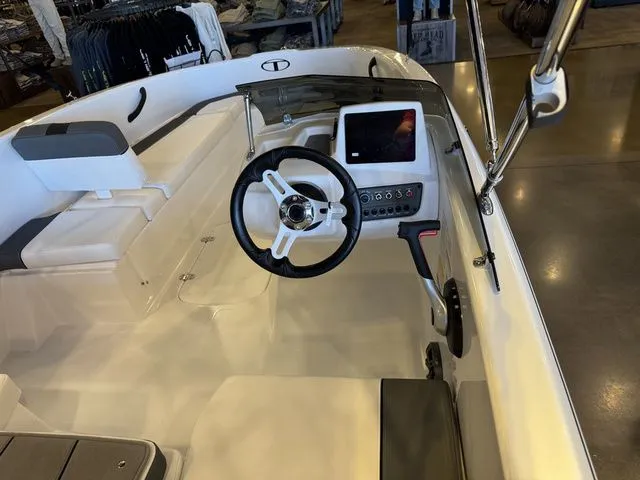 Slide: The Image of Tahoe T16 2026 - 16