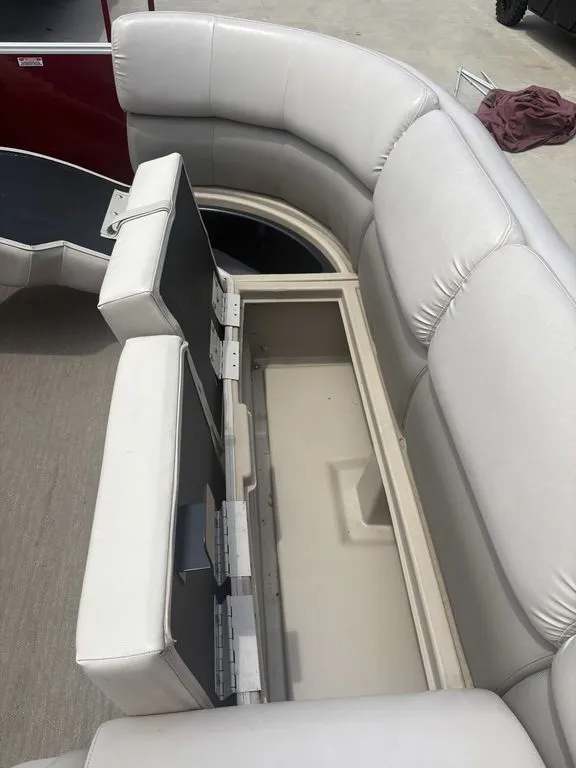 Slide: The Image of Bennington 2375 RCW w/ 250hp VMAX SHO Yamaha 2014 - 29