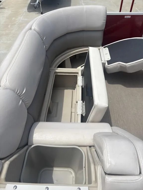 Slide: The Image of Bennington 2375 RCW w/ 250hp VMAX SHO Yamaha 2014 - 32