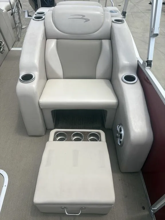 Slide: The Image of Bennington 2375 RCW w/ 250hp VMAX SHO Yamaha 2014 - 38