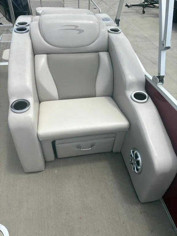 Slide: The Image of Bennington 2375 RCW w/ 250hp VMAX SHO Yamaha 2014 - 37
