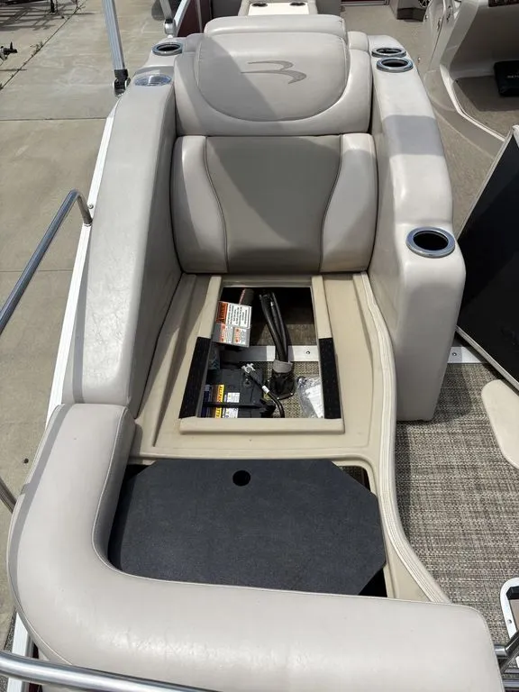Slide: The Image of Bennington 2375 RCW w/ 250hp VMAX SHO Yamaha 2014 - 12