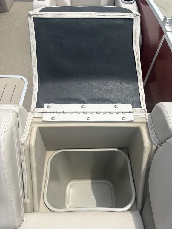 Slide: The Image of Bennington 2375 RCW w/ 250hp VMAX SHO Yamaha 2014 - 33