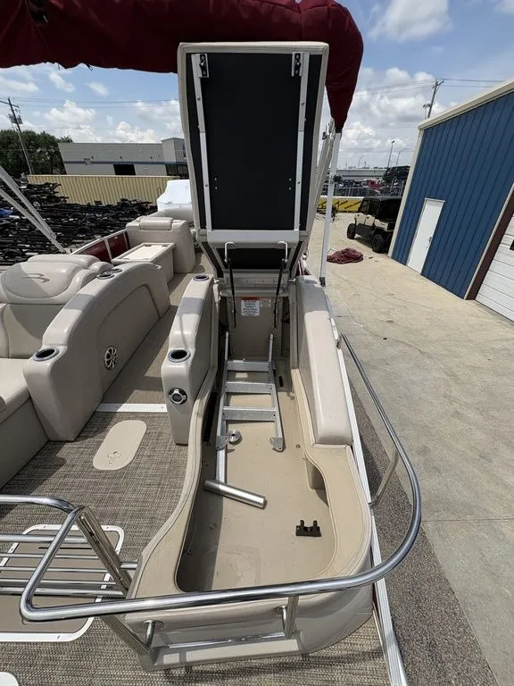 Slide: The Image of Bennington 2375 RCW w/ 250hp VMAX SHO Yamaha 2014 - 47