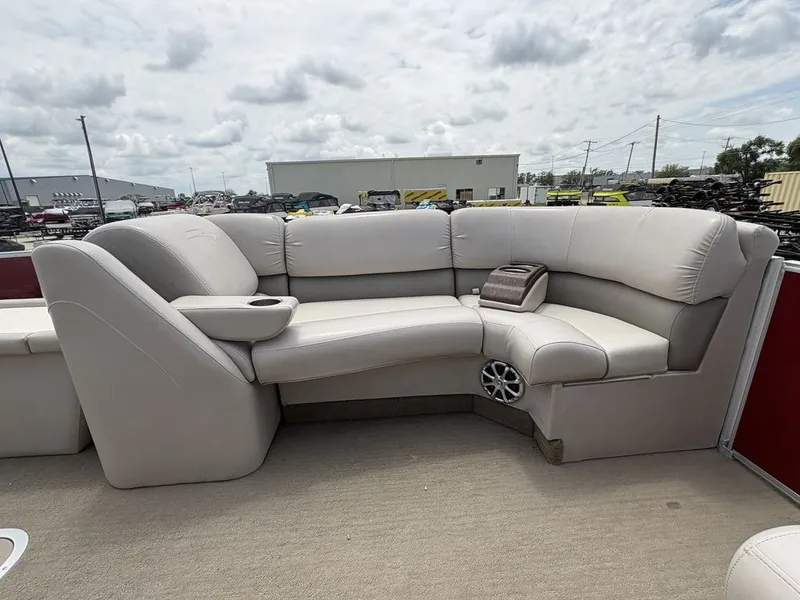 Slide: The Image of Bennington 2375 RCW w/ 250hp VMAX SHO Yamaha 2014 - 27