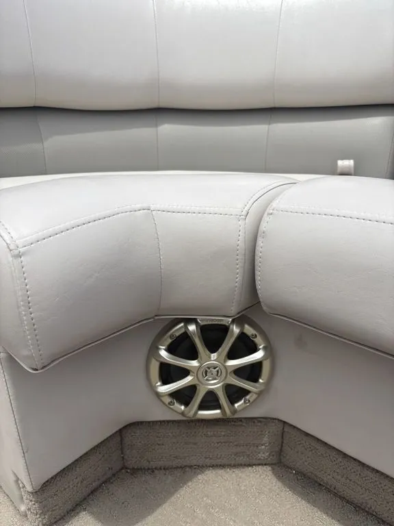 Slide: The Image of Bennington 2375 RCW w/ 250hp VMAX SHO Yamaha 2014 - 31