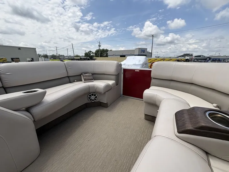 Slide: The Image of Bennington 2375 RCW w/ 250hp VMAX SHO Yamaha 2014 - 26