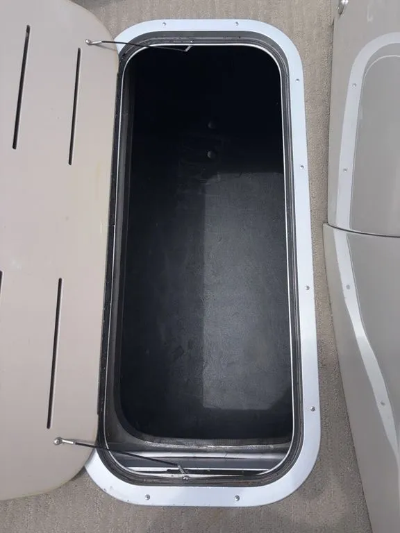 Slide: The Image of Bennington 2375 RCW w/ 250hp VMAX SHO Yamaha 2014 - 42