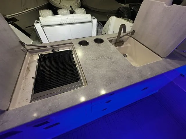 Slide: The Image of Regal 38 SAV 2023 - 10