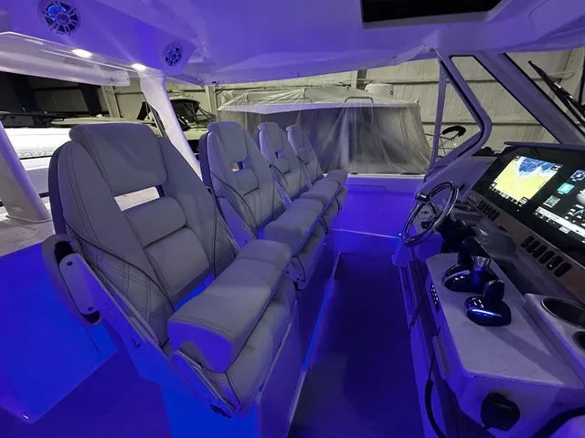 Slide: The Image of Regal 38 SAV 2023 - 19