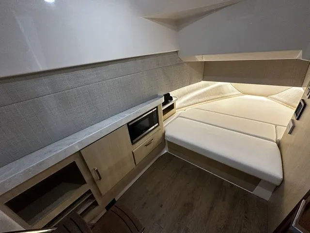 Slide: The Image of Regal 38 SAV 2023 - 20