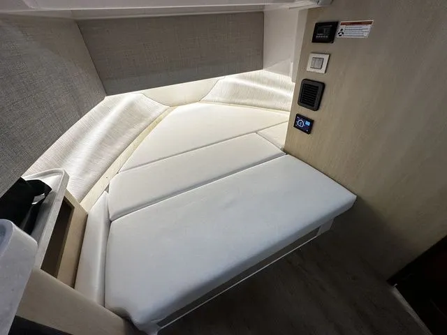 Slide: The Image of Regal 38 SAV 2023 - 21