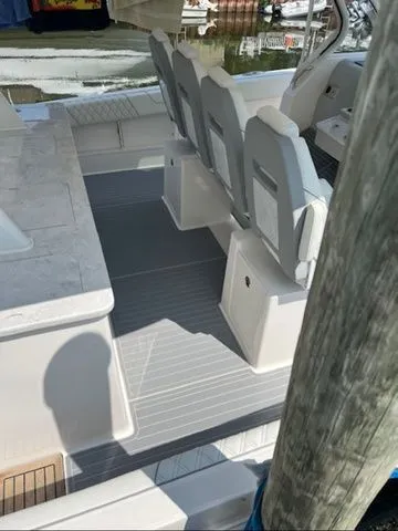 Slide: The Image of Regal 38 SAV 2023 - 3