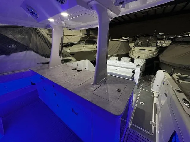 Slide: The Image of Regal 38 SAV 2023 - 34