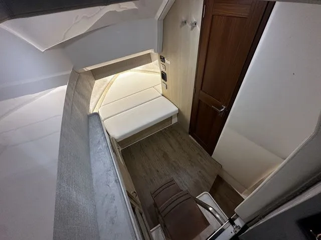 Slide: The Image of Regal 38 SAV 2023 - 35