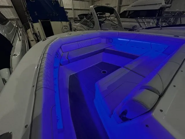 Slide: The Image of Regal 38 SAV 2023 - 39