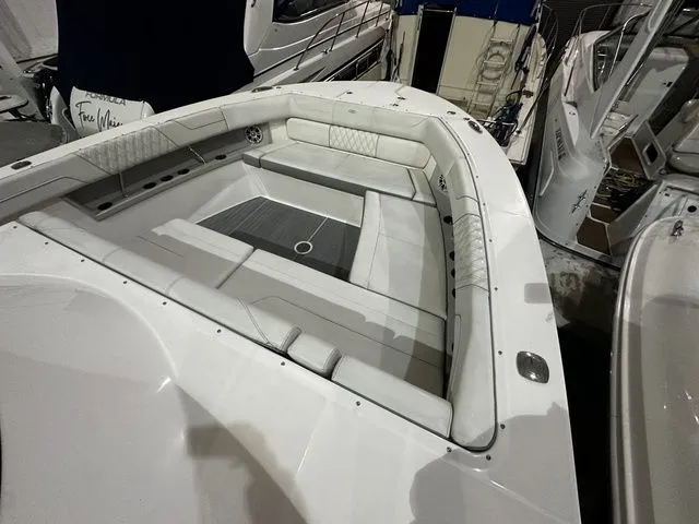 Slide: The Image of Regal 38 SAV 2023 - 41