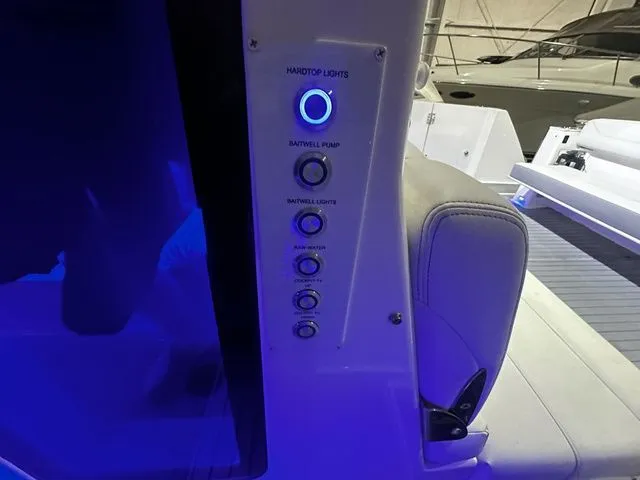 Slide: The Image of Regal 38 SAV 2023 - 42