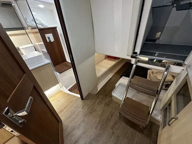 Slide: The Image of Regal 38 SAV 2023 - 43