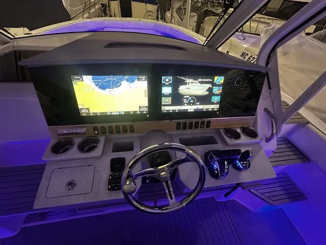 Slide: The Image of Regal 38 SAV 2023 - 44