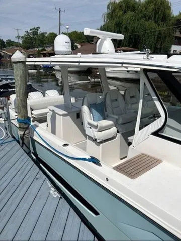 Slide: The Image of Regal 38 SAV 2023 - 5