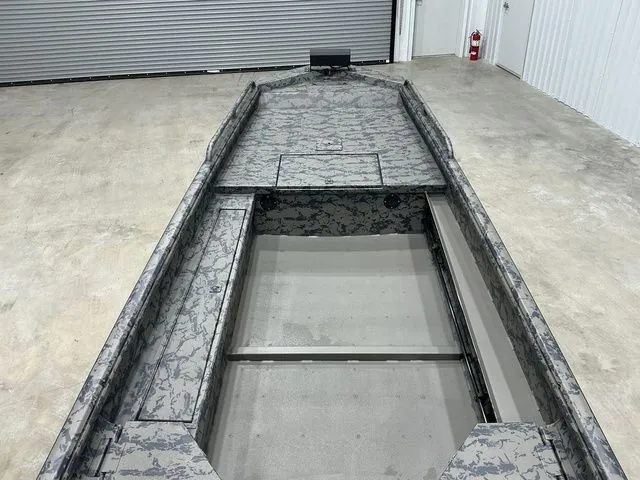 Slide: The Image of Gator-Tail 1750 Savage 2026 - 10