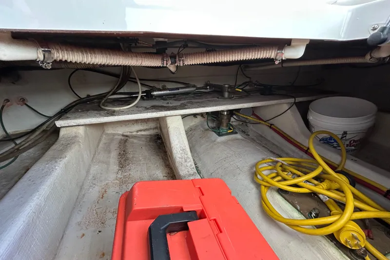 Slide: The Image of Onan generator label on 2008 Back Cove 33, detailing specifications and compliance standards. - 32