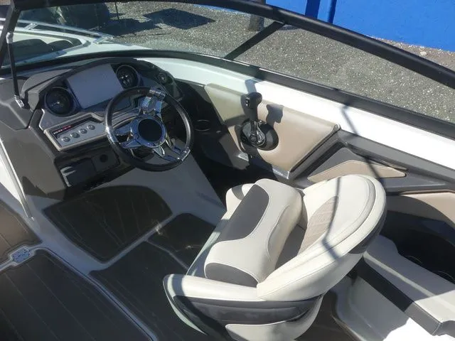 Slide: The Image of Monterey 215SS Super Sport 2023 - 15