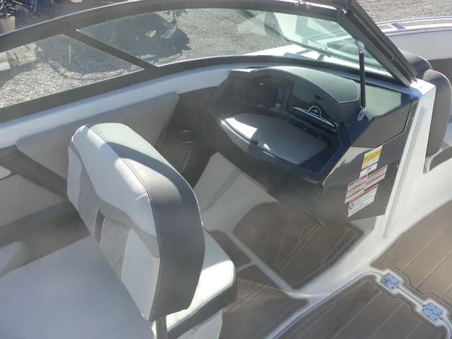 Slide: The Image of Monterey 215SS Super Sport 2023 - 21