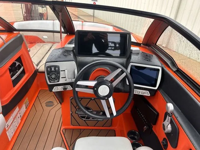 Slide: The Image of Malibu Wakesetter 22 MXZ 2018 - 14