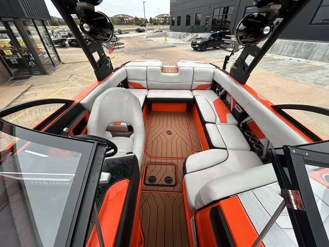 Slide: The Image of Malibu Wakesetter 22 MXZ 2018 - 17