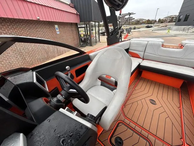 Slide: The Image of Malibu Wakesetter 22 MXZ 2018 - 18