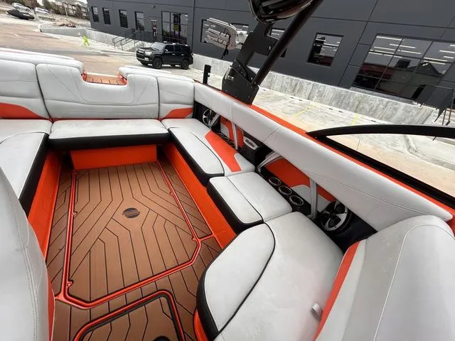 Slide: The Image of Malibu Wakesetter 22 MXZ 2018 - 19