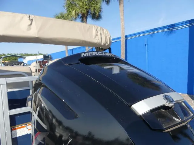 Slide: The Image of Sun Tracker Bass Buggy 18 DLX 2023 - 10