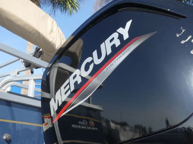 Slide: The Image of Sun Tracker Bass Buggy 18 DLX 2023 - 11