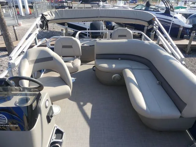 Slide: The Image of Sun Tracker Bass Buggy 18 DLX 2023 - 13