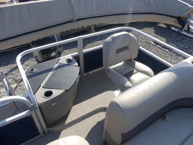 Slide: The Image of Sun Tracker Bass Buggy 18 DLX 2023 - 14